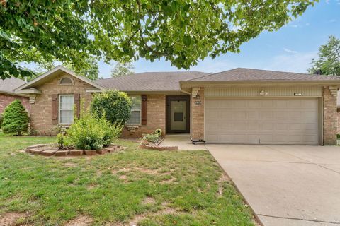 Photo of 3416 W Sagamont Street, Springfield, MO 65807 (MLS # 60324267)