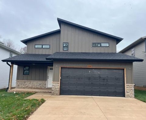 Photo of 2608 N Prospect Avenue, Springfield, MO 65803 (MLS # 60310343)