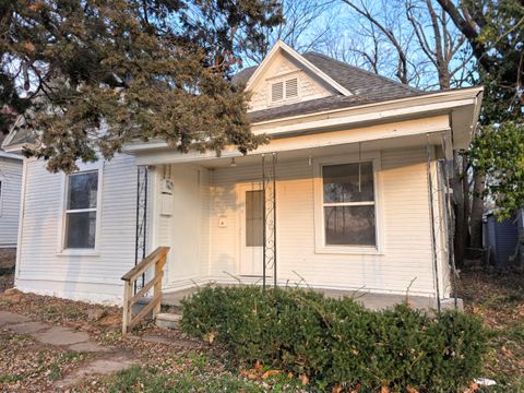 Photo of 934 N National Avenue, Springfield, MO 65802 (MLS # 60311398)