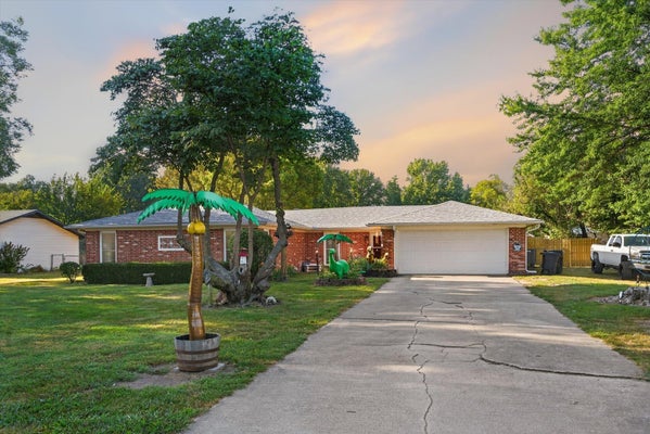 1206 KEMP DR, BOLIVAR, MO 65613 - Image a4b2823143f93559e21b142dad2c4e87/3099379789
