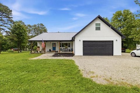 Photo of 300 E Maple Street, Mansfield, MO 65704 (MLS # 60324300)