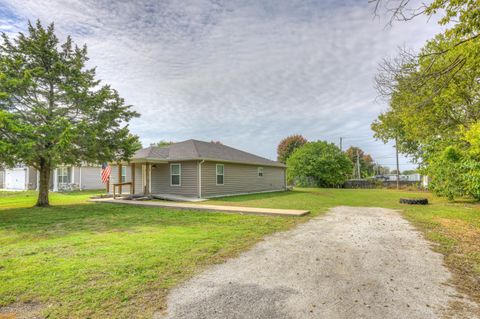 Photo of 2210 S Willard Avenue, Joplin, MO 64804 (MLS # 60307627)
