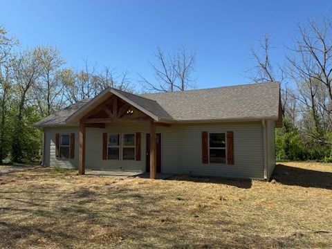 425 E South Street, Mountain Grove, MO 65711 - MLS#: 60292095