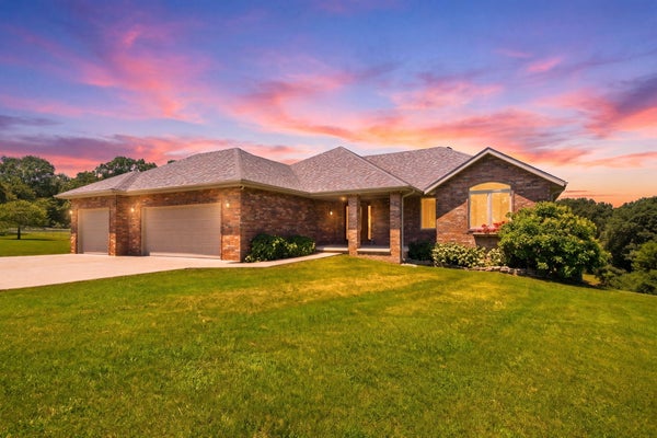 963 WALNUT SHADE RD, CRANE, MO 65633 - Image a9c8a1266819cf63305826cf31ecad0f/3196982745
