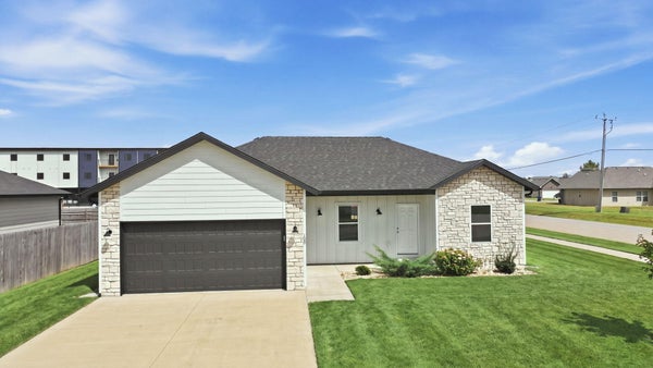 103 W BLUEGRASS ST, ROGERSVILLE, MO 65742 - Image ab0a9d54aec53ab4cf3fa9dcaca949b3/1655001038