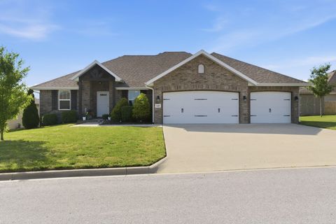 Photo of 1648 N Pinnacle Avenue, Nixa, MO 65714 (MLS # 60323785)