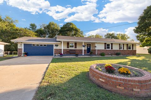 Photo of 3326 E Independence Street, Springfield, MO 65804 (MLS # 60307127)
