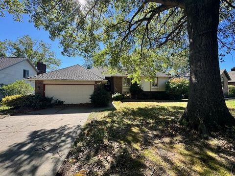 Photo of 796 W Sherwood Drive, Springfield, MO 65810 (MLS # 60311688)