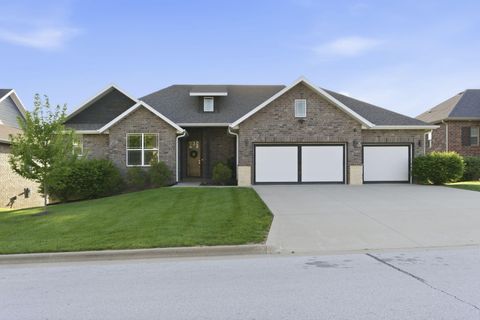Photo of 727 S Hickory Drive, Springfield, MO 65809 (MLS # 60323853)