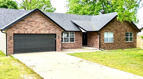 Photo of 603 Lakeview Drive, Aurora, MO 65605 (MLS # 60323797)
