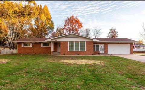 Photo of 909 S Rosewood Drive, Monett, MO 65708 (MLS # 60324087)