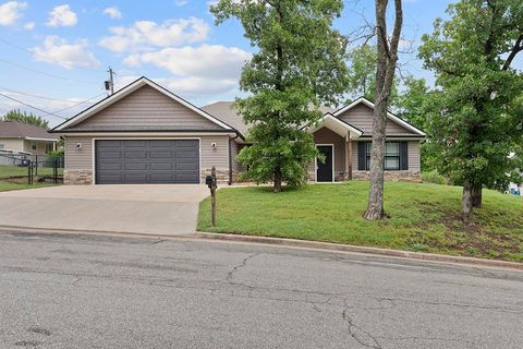 Photo of 415 E 44th Street, Joplin, MO 64804 (MLS # 60324321)