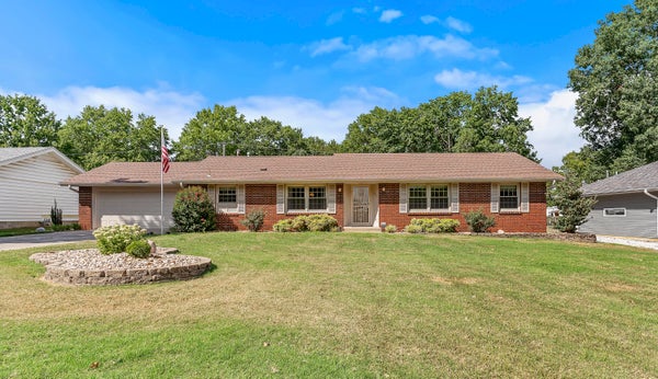 831 W SYLVANIA ST, SPRINGFIELD, MO 65807 - Image b1df2297715b4fd1081997fb2a5caa64/821526371