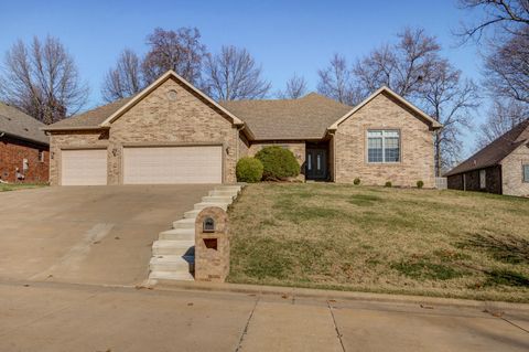 Photo of 2531 E Old Ivy Street, Springfield, MO 65804 (MLS # 60310789)