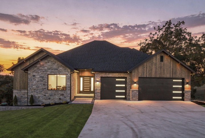 Photo 1 of 39 — 346 Sunset Drive, Saddlebrooke, MO 65630