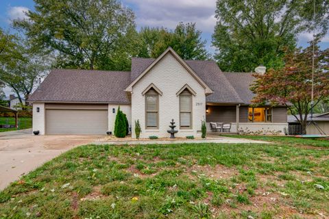 Photo of 2517 S Camber Avenue, Springfield, MO 65809 (MLS # 60307149)
