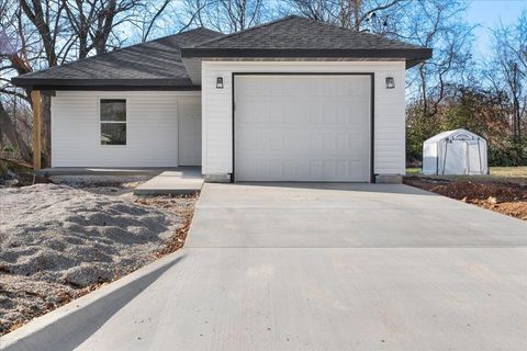 Photo of 1229 N Warren Avenue, Springfield, MO 65802 (MLS # 60311323)