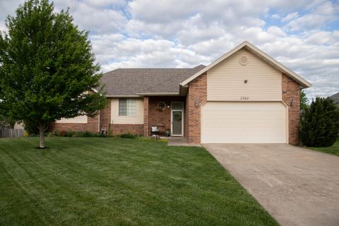 Photo of 3740 N Oak Point Avenue, Springfield, MO 65803 (MLS # 60307622)