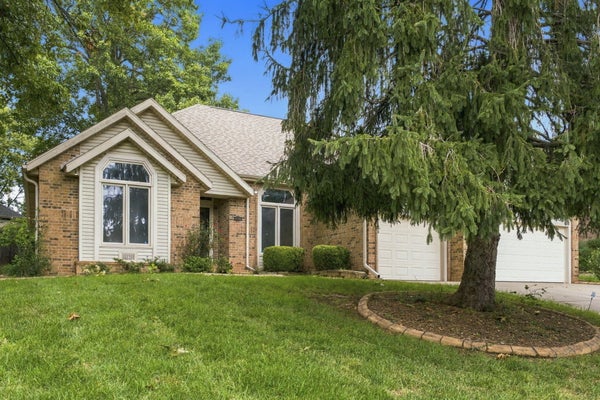 817 E GASLIGHT DR, SPRINGFIELD, MO 65810 - Image b68a61799080782565518ba612a9288b/325802526