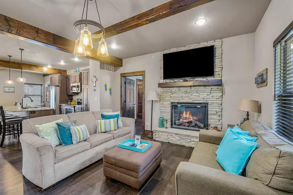 2290 Indian Point Road B

                                                                             Branson                                

                                    , MO - $925,000