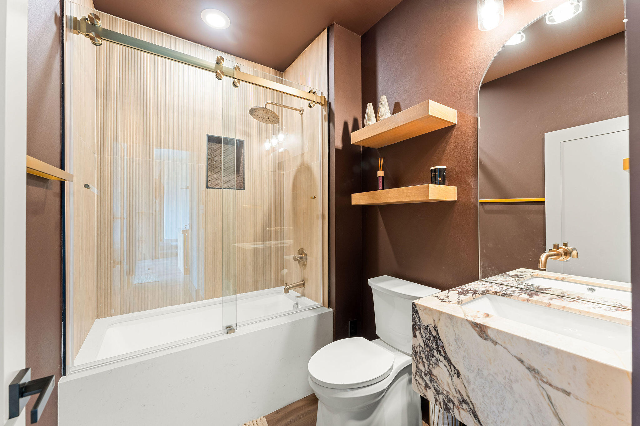 Discovery Bay of Norwalk Ldg - Residential