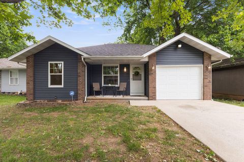 Photo of 3129 W Madison Street, Springfield, MO 65802 (MLS # 60324153)