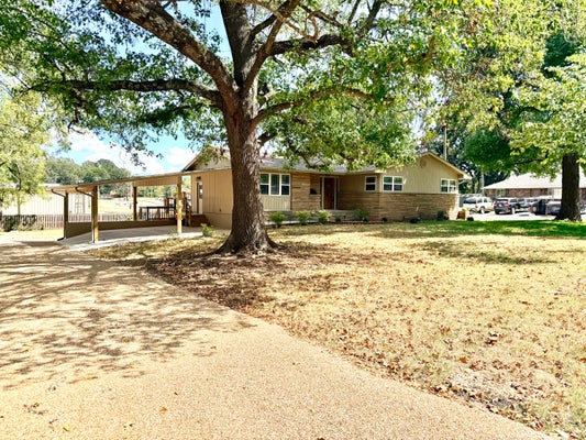 1424 S JEFFERSON AVE, AURORA, MO 65605 - Image b7f2643bdc2e6698ba8c840e336cdbb3/4158984429