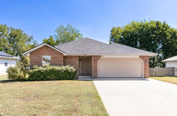 420 S ELGIN AVE, BOLIVAR, MO 65613 - Image b810a1067bcdf6a3c8b37a3a134466c4/2487452837