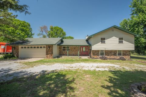 Photo of 12655 Farm Road 2205 Circle, Cassville, MO 65625 (MLS # 60323886)