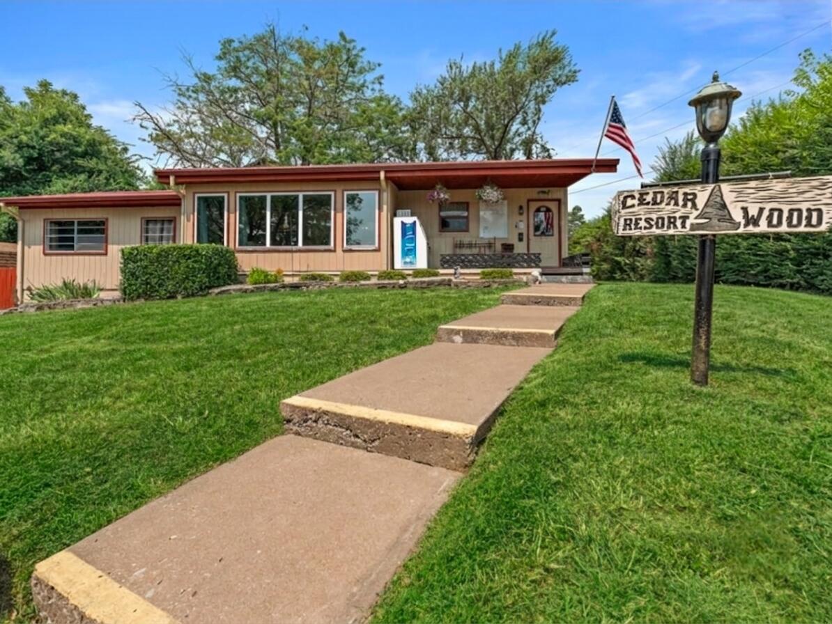 Photo 1 of 51 — 33 Lakeshore Drive, Kimberling City, MO 65686