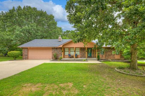 Photo of 2208 Sunset Circle, Neosho, MO 64850 (MLS # 60307621)
