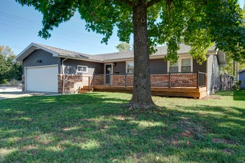 Photo of 606 S Grandview Avenue, Springfield, MO 65802 (MLS # 60307603)