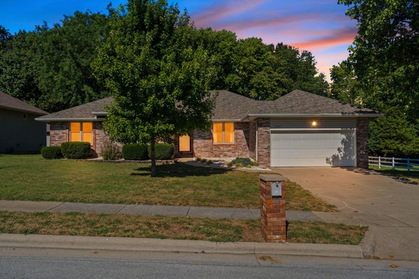 4055 N PICKWICK AVE, SPRINGFIELD, MO 65803 - Image bc3a5d1a5a2458b450177e66d3855e34/3980438376