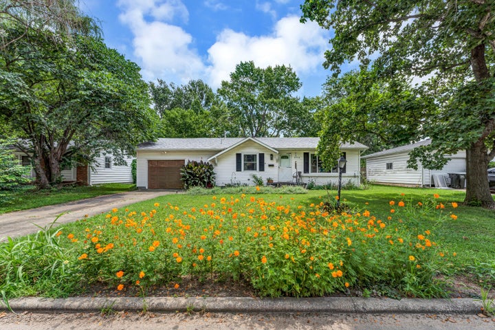 Photo 1 of 28 — 2556 S Westwood Avenue, Springfield, MO 65807