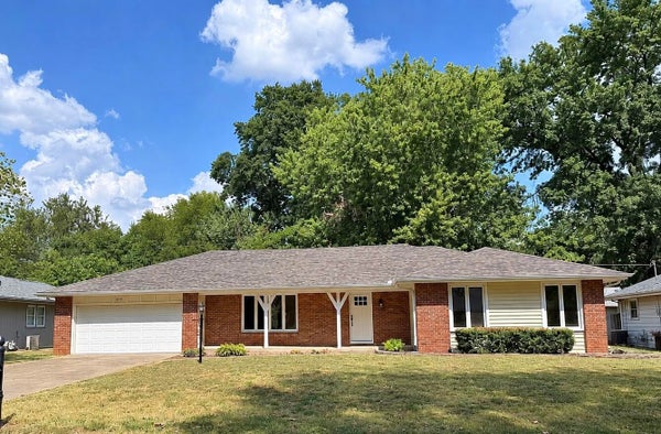 1527 E HANOVER ST, SPRINGFIELD, MO 65804 - Image bdad6397c75fc6b3296a952e2a3b7ffe/1774030536