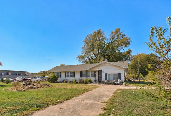 1100 N FARM ROAD 123, SPRINGFIELD, MO 65802 - Image c3555f99d52dea34ae197b666a5326bc/2128230497