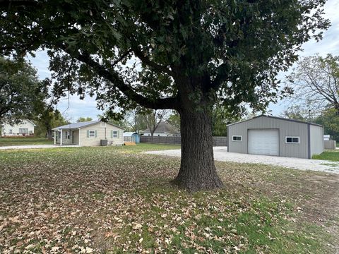 Photo of 650 W 1st Street, Mountain Grove, MO 65711 (MLS # 60307226)