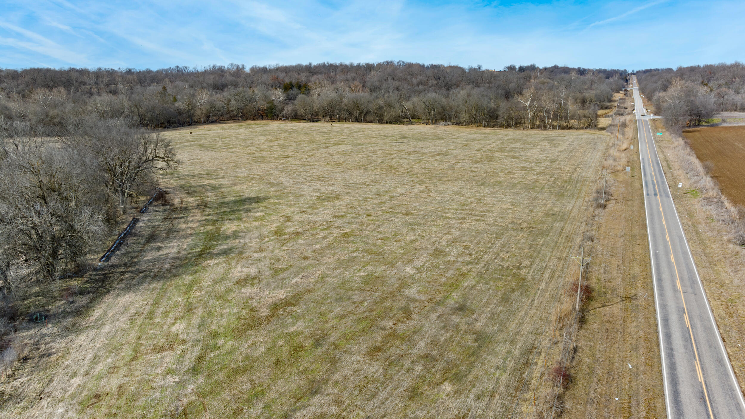 Prime 190+ Acre Development Opportunity and Farm land - Stark City, MOStrategically located at the corner of Highway O & HH, this 190+ acre property offers incredible development potential. With utilities at the road and two scenic creeks, the land is ideal for residential, commercial, or recreational projects. Excellent accessibility, a mix of open and wooded terrain, and proximity to local amenities make this a rare investment opportunity. Don't miss out on this versatile property in Newton County!
