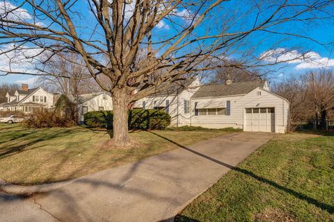Photo of 1128 S Stewart Avenue, Springfield, MO 65804 (MLS # 60311370)