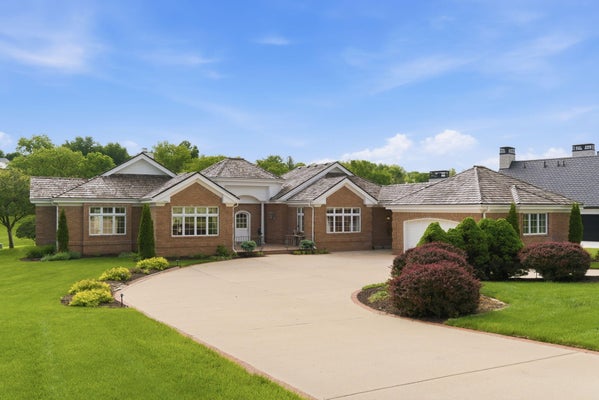 5722 S CASTLEBAY DR, SPRINGFIELD, MO 65809 - Image c72cd091f9cfae6544ff263ffc38975e/4248102108