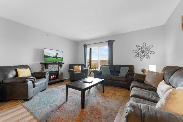 2911 VINEYARDS PKWY APT 2, BRANSON, MO 65616 - Image c75082465f5f346982671fc3efa8dc8b/320864813