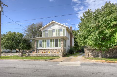 Photo of 210 N Jefferson Street, Neosho, MO 64850 (MLS # 60307554)