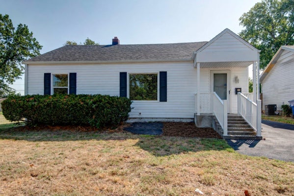 2306 N FARMER AVE, SPRINGFIELD, MO 65803 - Image c8db24a8c06e44fc8949e1a5e8386486/2363730674
