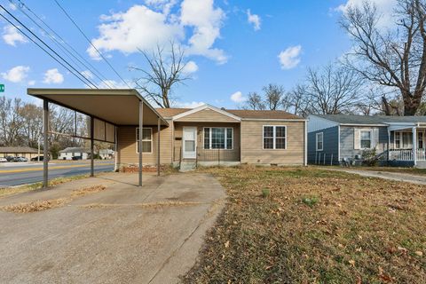 Photo of 1535 W Calhoun Street, Springfield, MO 65802 (MLS # 60310143)