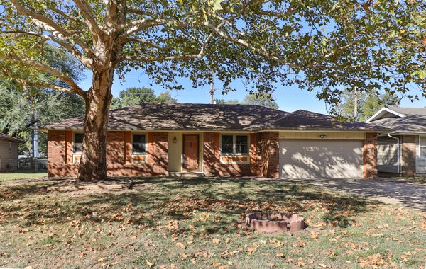 2543 S PICKWICK AVE, SPRINGFIELD, MO 65804 - Image ce0253ce4bb66c9aeb3d6d2846d9f9a1/3991098180