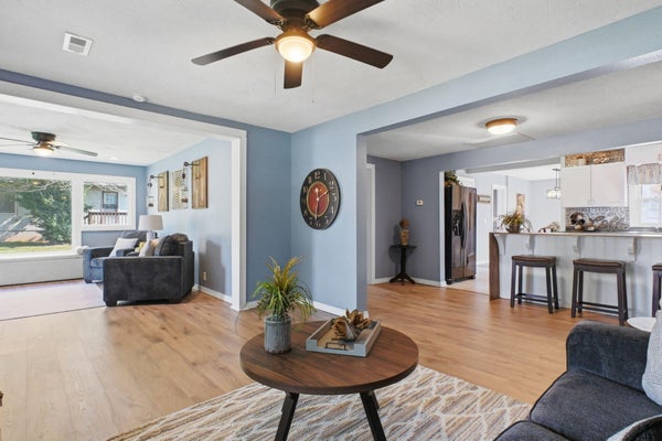 624 N SPRINGFIELD AVE, BOLIVAR, MO 65613 - Image ced21f63c302a678ea64bbeb96c5654b/2286097402