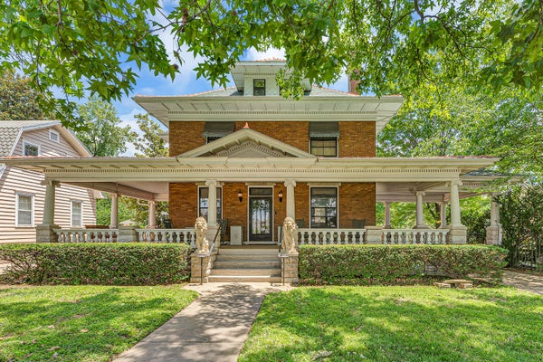 1414 N BENTON AVE, SPRINGFIELD, MO 65802 - Image ceee2f6d101ba4b504bf7a1cb3622767/2277923568
