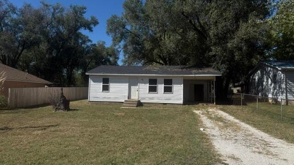 819 S GOLDEN AVE, SPRINGFIELD, MO 65802 - Image cf3895209eaf23e80a9a56bdfc1e7b68/4075369657