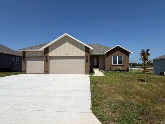 1293 N MAXINE AVE, NIXA, MO 65714 - Image cf97d1eb012e776fe97e19a9001ccc38/1762547327