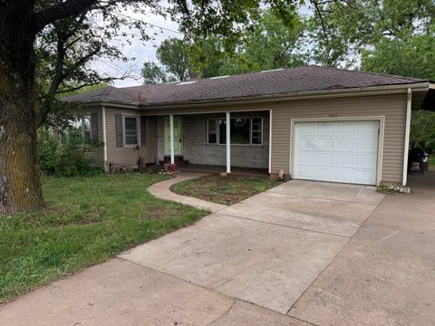 Photo of 1821 W Smith Street, Springfield, MO 65803 (MLS # 60324393)